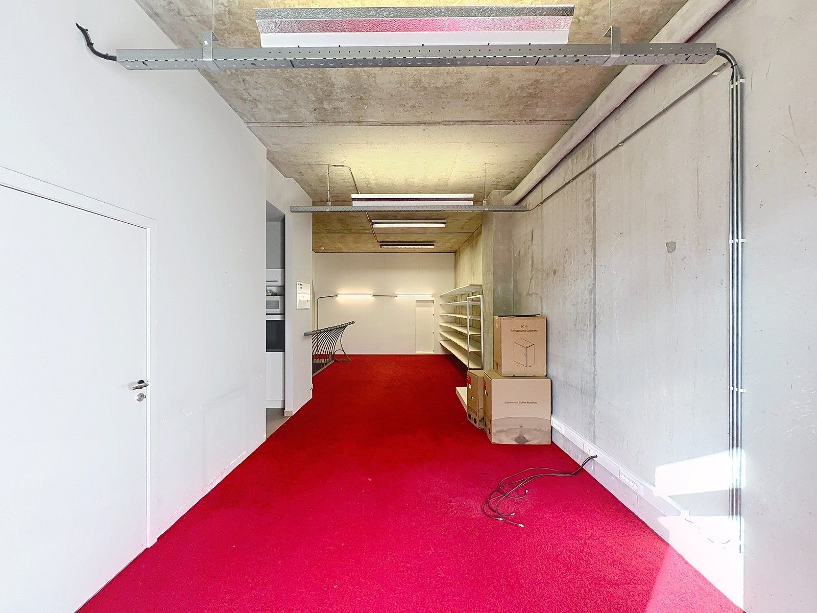 Winkelpand TE HUUR met industriële uitstraling in de Delaerestraat tussen stijlvolle handelszaken. foto 17