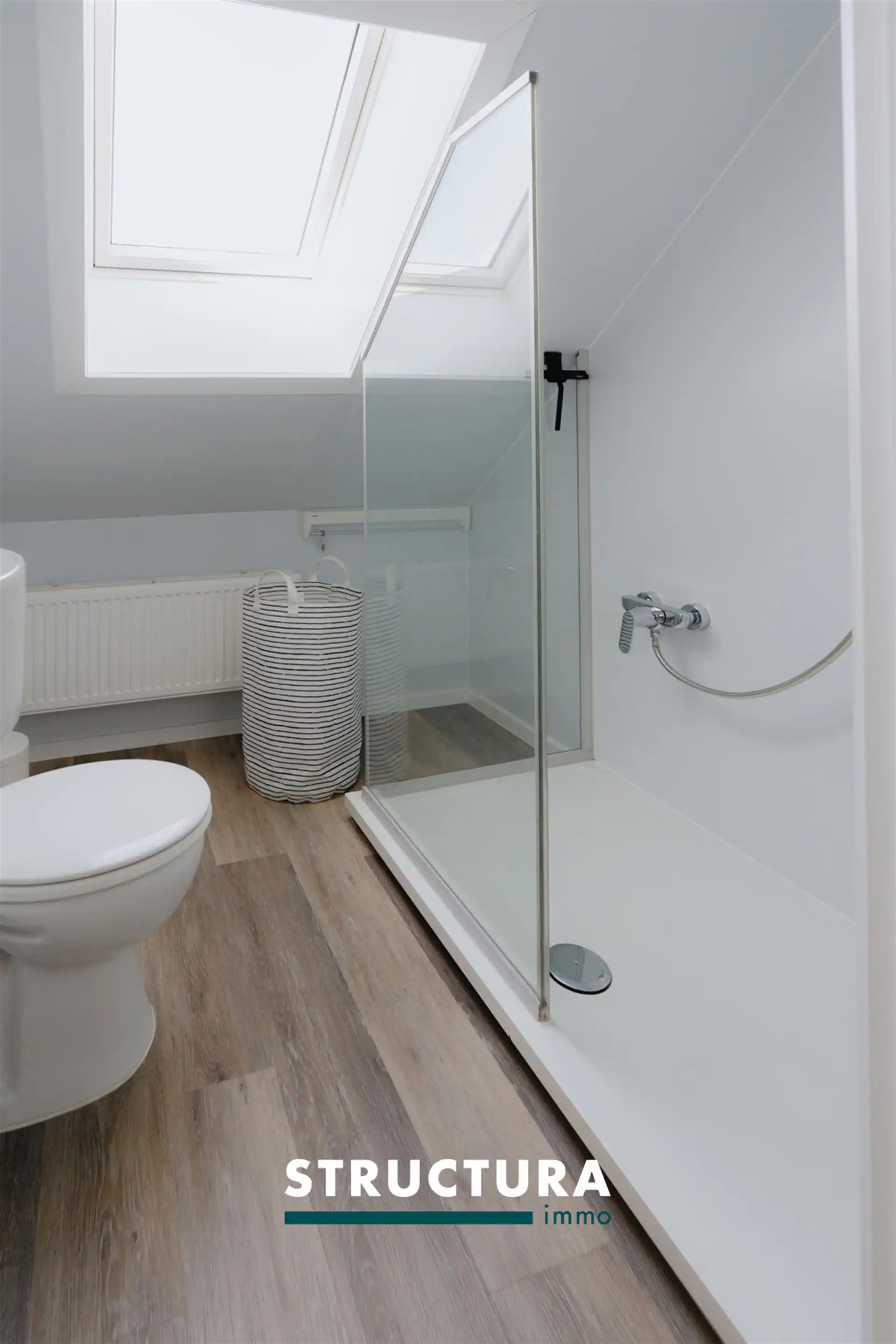 Bemeubelde studio op centrale ligging foto 7