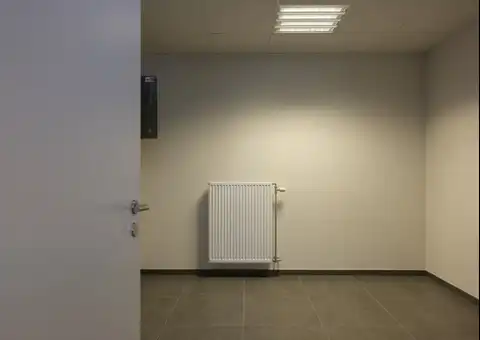 Centraal gelegen gelijkvloerse kantoorruimte te Aalst foto 9