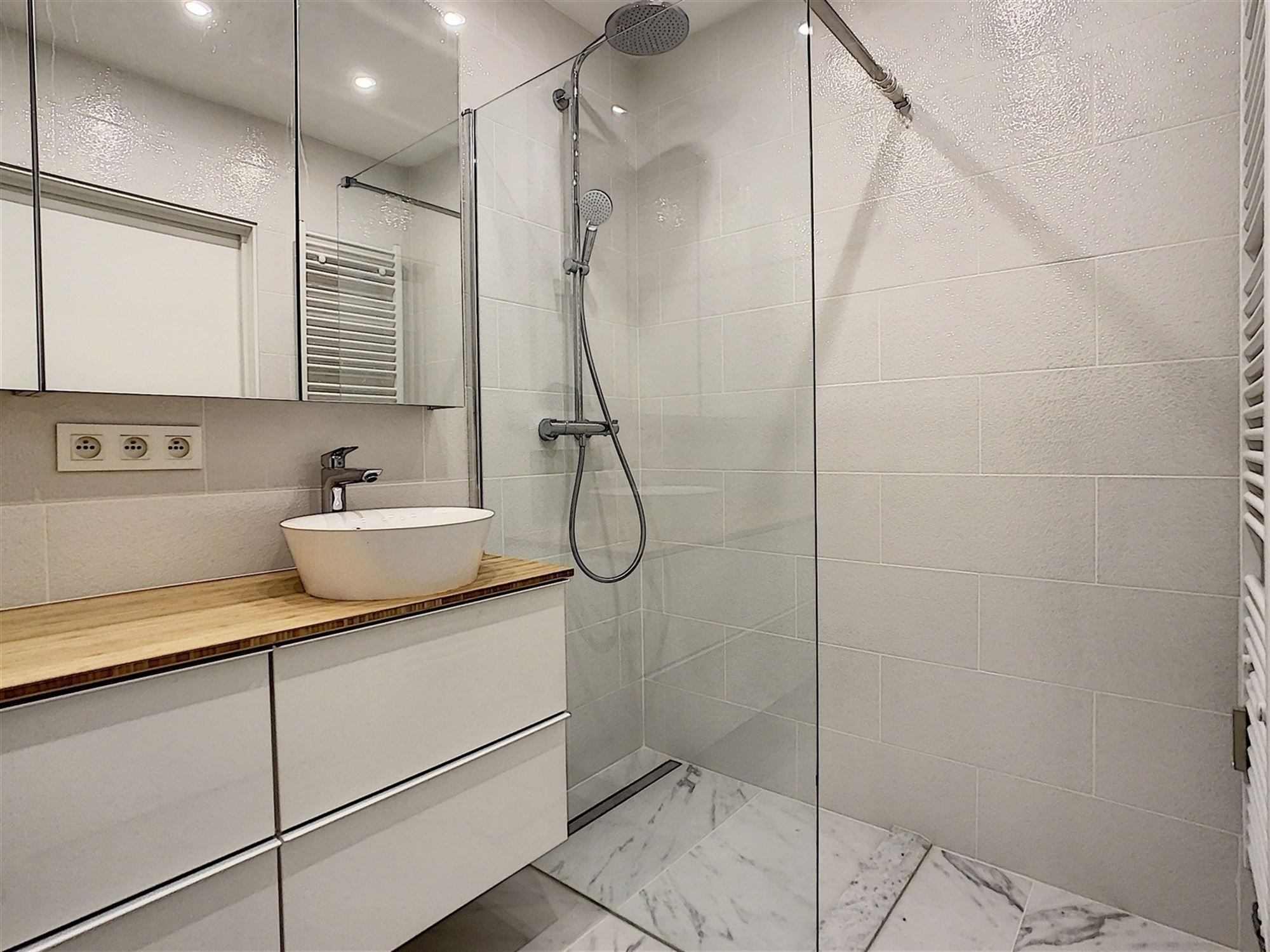 Ruim 2 slk appartement met parking op toplocatie! foto 14
