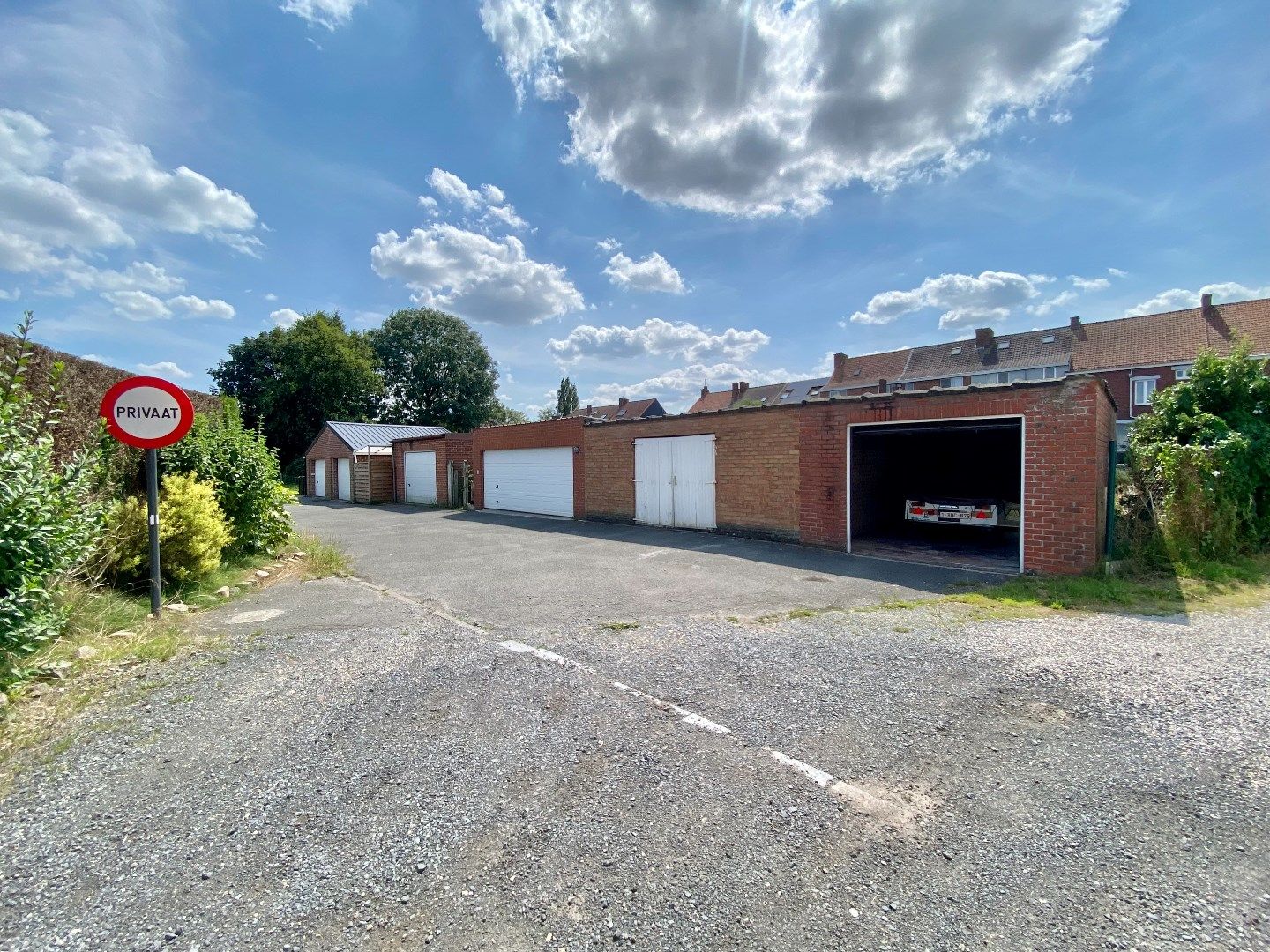 Centrum Ieper, kloeke te renoveren woning met tuin en garage. foto 20