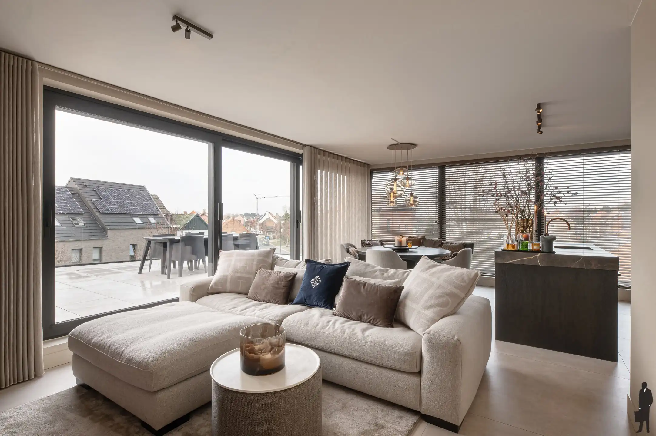 Zeer luxe afgewerkt nieuwbouw appartement van ca. 110 m² met uitzonderlijk ruim ZW-terras van ca. 70 m² in het centrum van Hoogstraten! foto 17