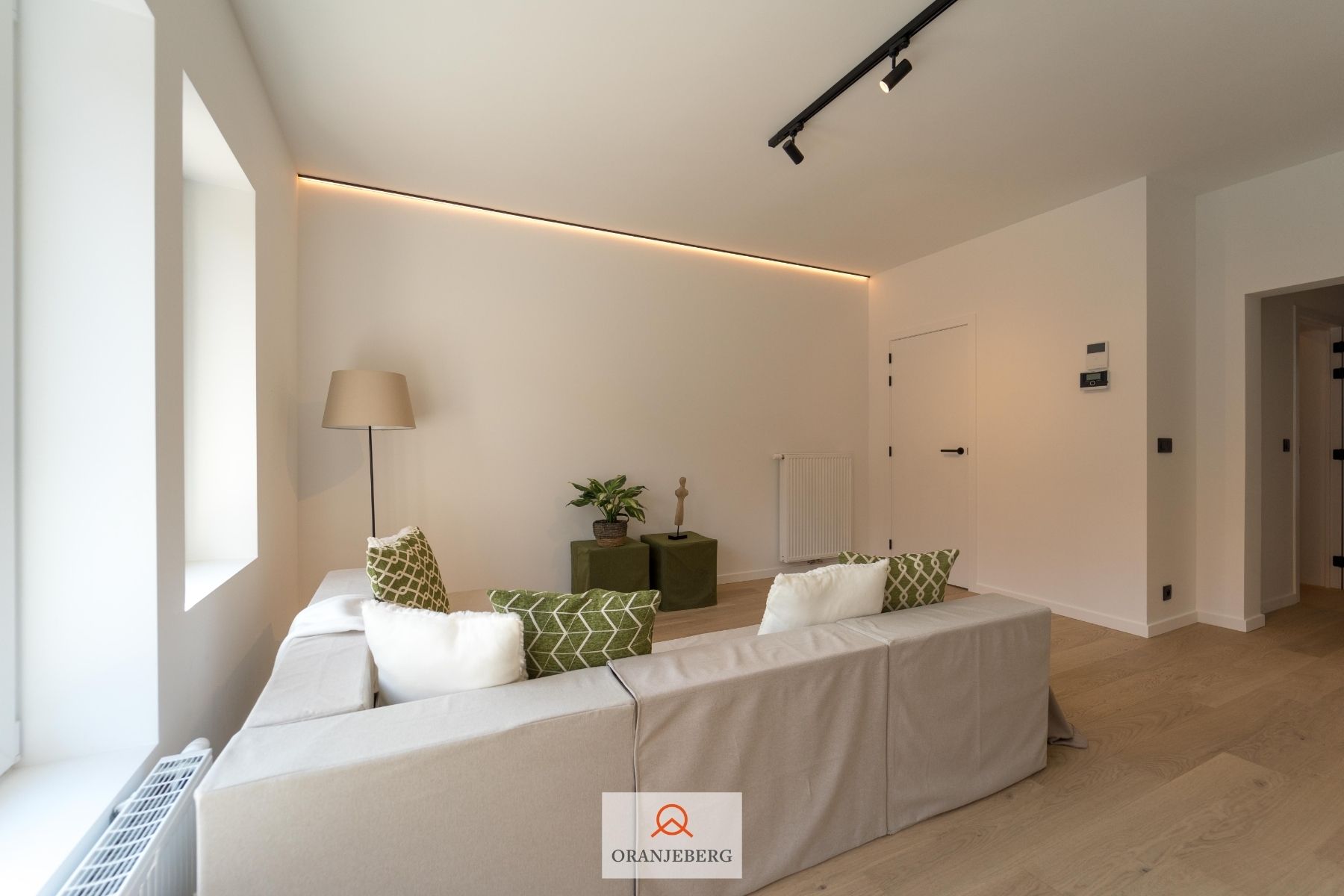 Lichtrijk en gerenoveerd 2 slpk appartement met terras foto 8