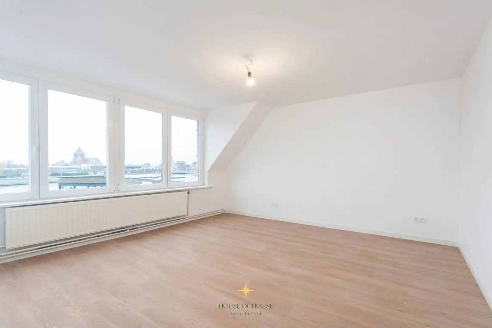 Gerenoveerde bel-étage met 3 slaapkamers en ruime garage foto 10