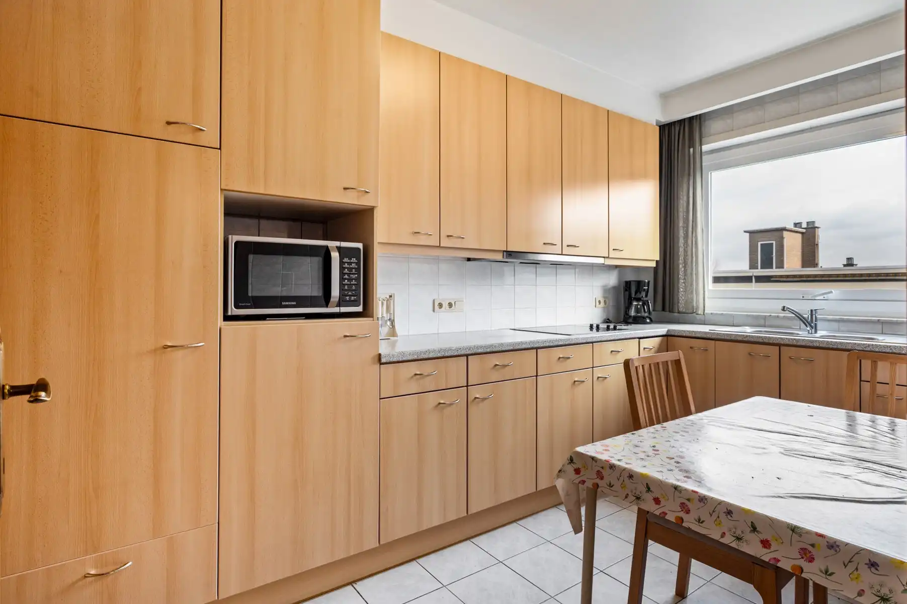 Goed gelegen 3-slaapkamerappartement op de 4de verdieping met 2 terrassen foto 6