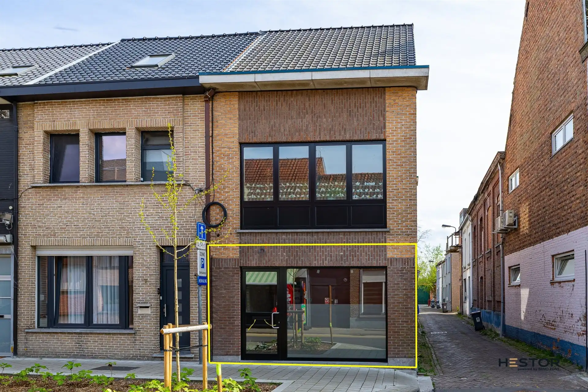 Moderne handelsruimte in het centrum van Zele foto {{pictureIndex}}