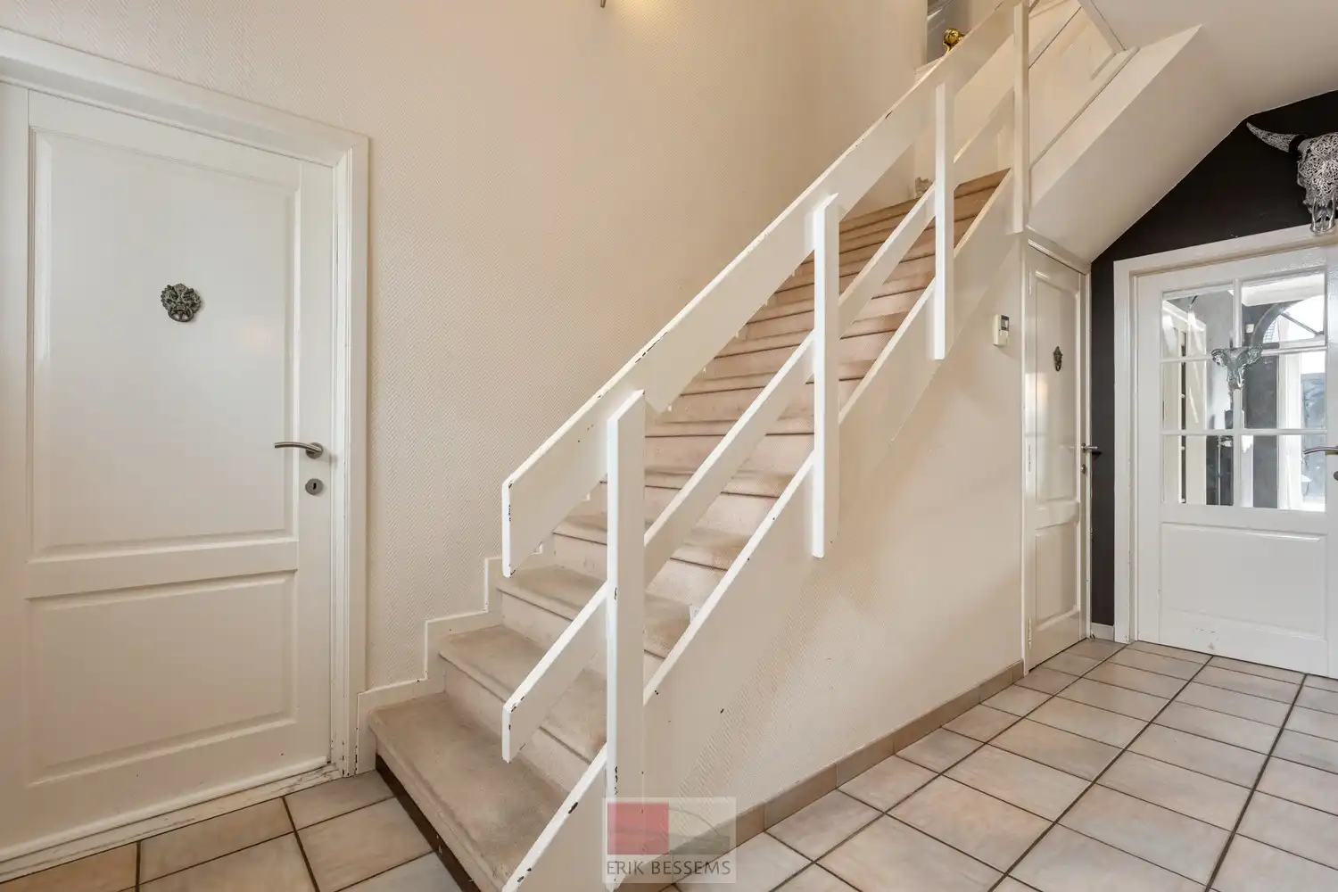 Vrijstaande woning met luxe buitenbeleving en topligging nabij Maastricht foto 3