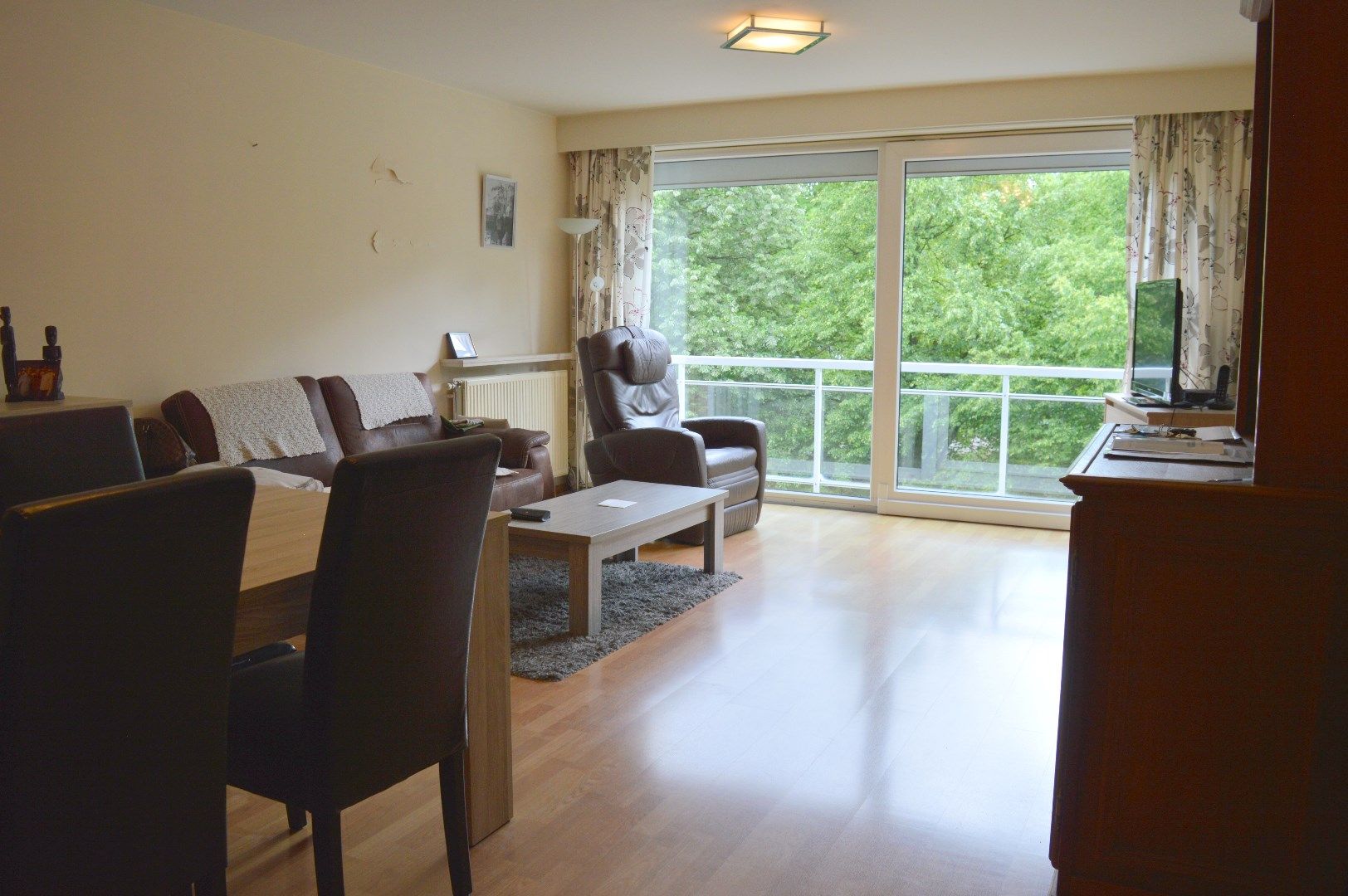Verzorgd twee slaapkamer appartement in hartje Gullegem foto 4