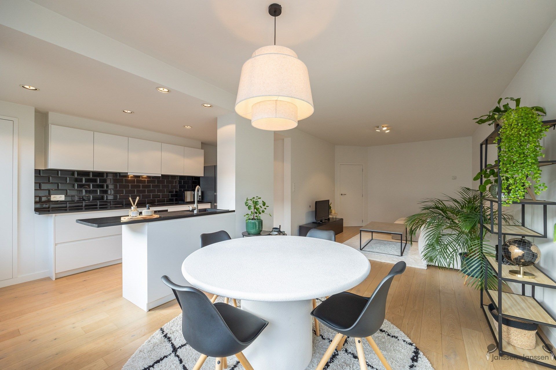 Recent gerenoveerd gelijkvloers appartement met zonnige tuin foto 3