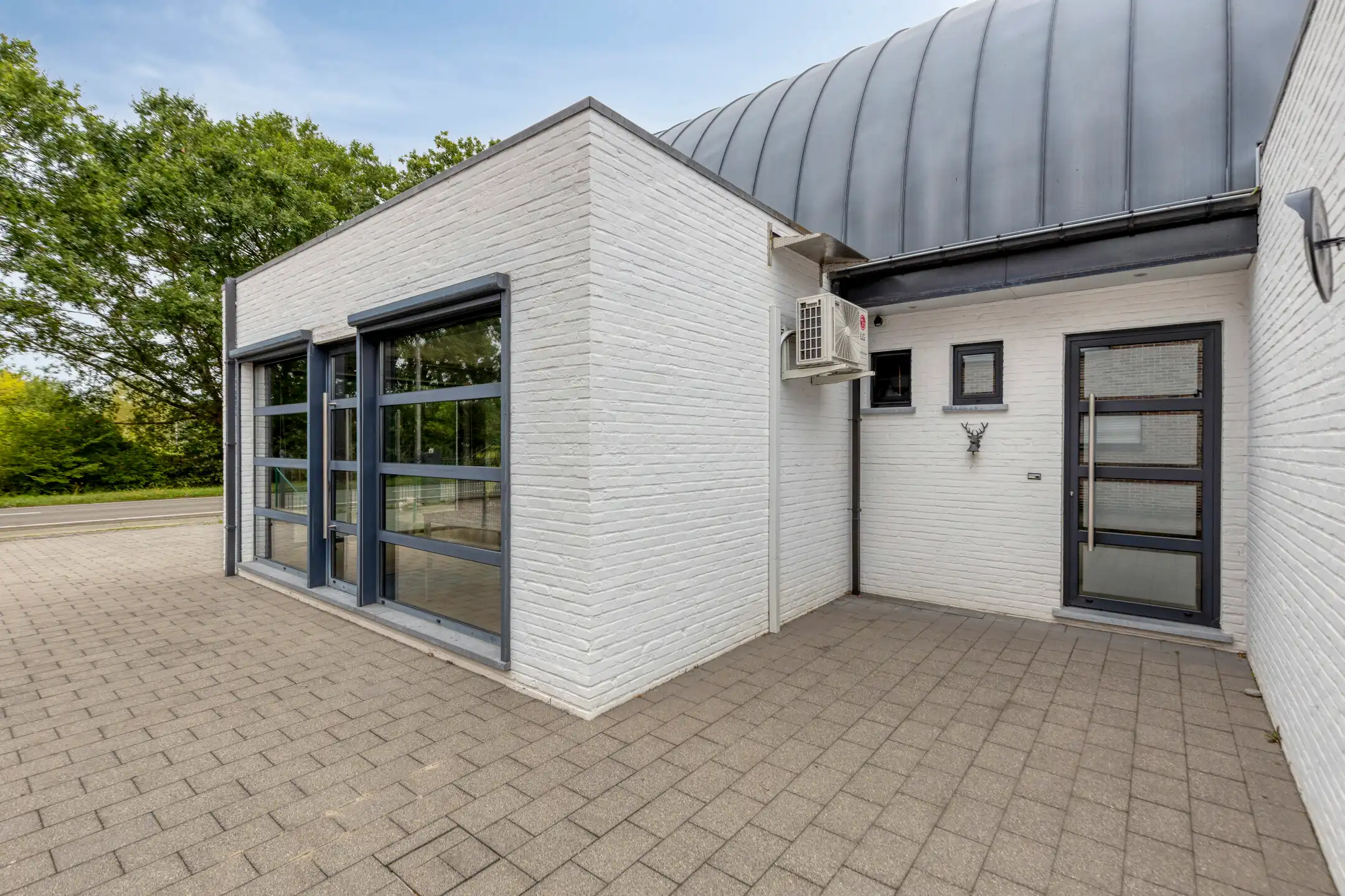 Perfect instapklare woning met aparte handelsruimte foto 3