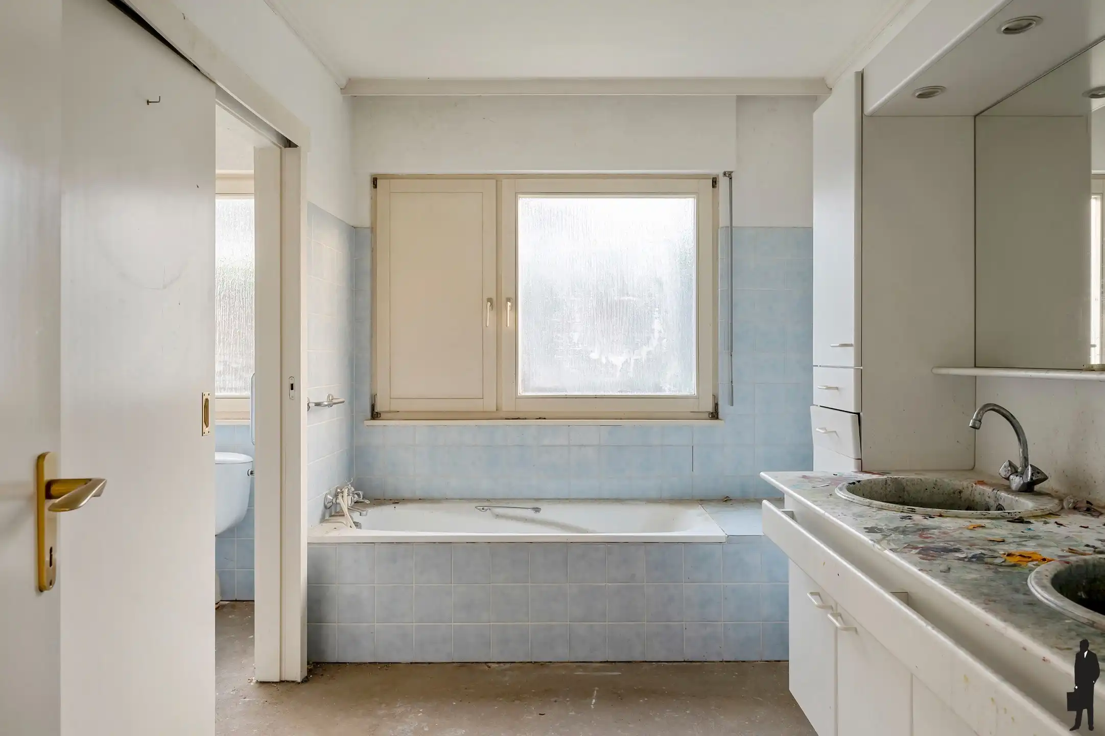 Een volledig te renoveren gelijkvloerse villa (heden kantoor) op ca. 2.438 m² foto 12