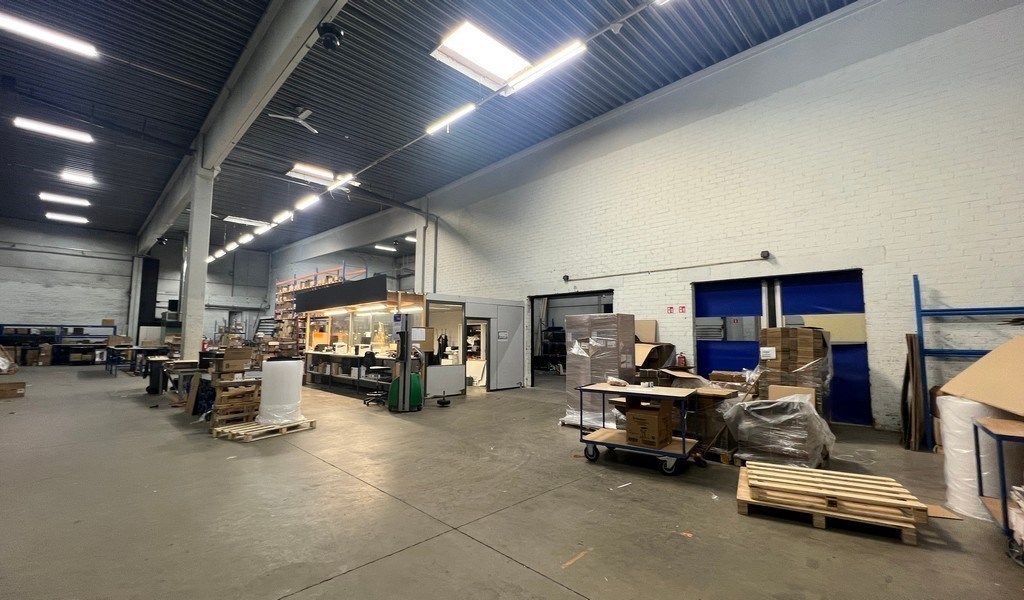 Bedrijfsgebouw met laadkades te huur in Ronse foto 8