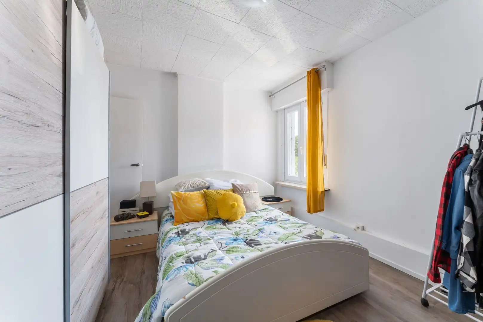 Centrale rijwoning met drie slaapkamers en terras in hartje Roeselare foto 9
