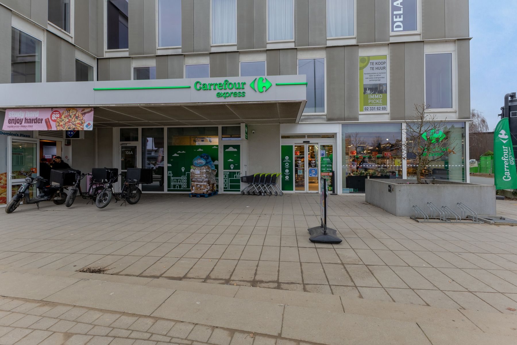 Commercieel gelijkvloers (392 m2)  foto {{pictureIndex}}