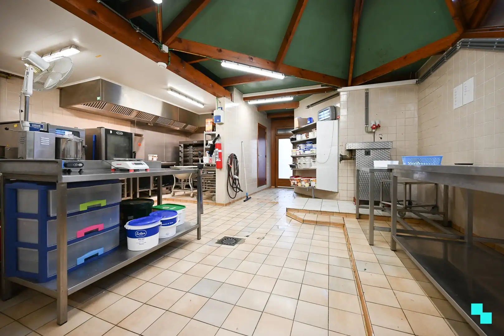 Instapklare slagerij met woonst te Sint-Eloois-Winkel (Ledegem) foto 8