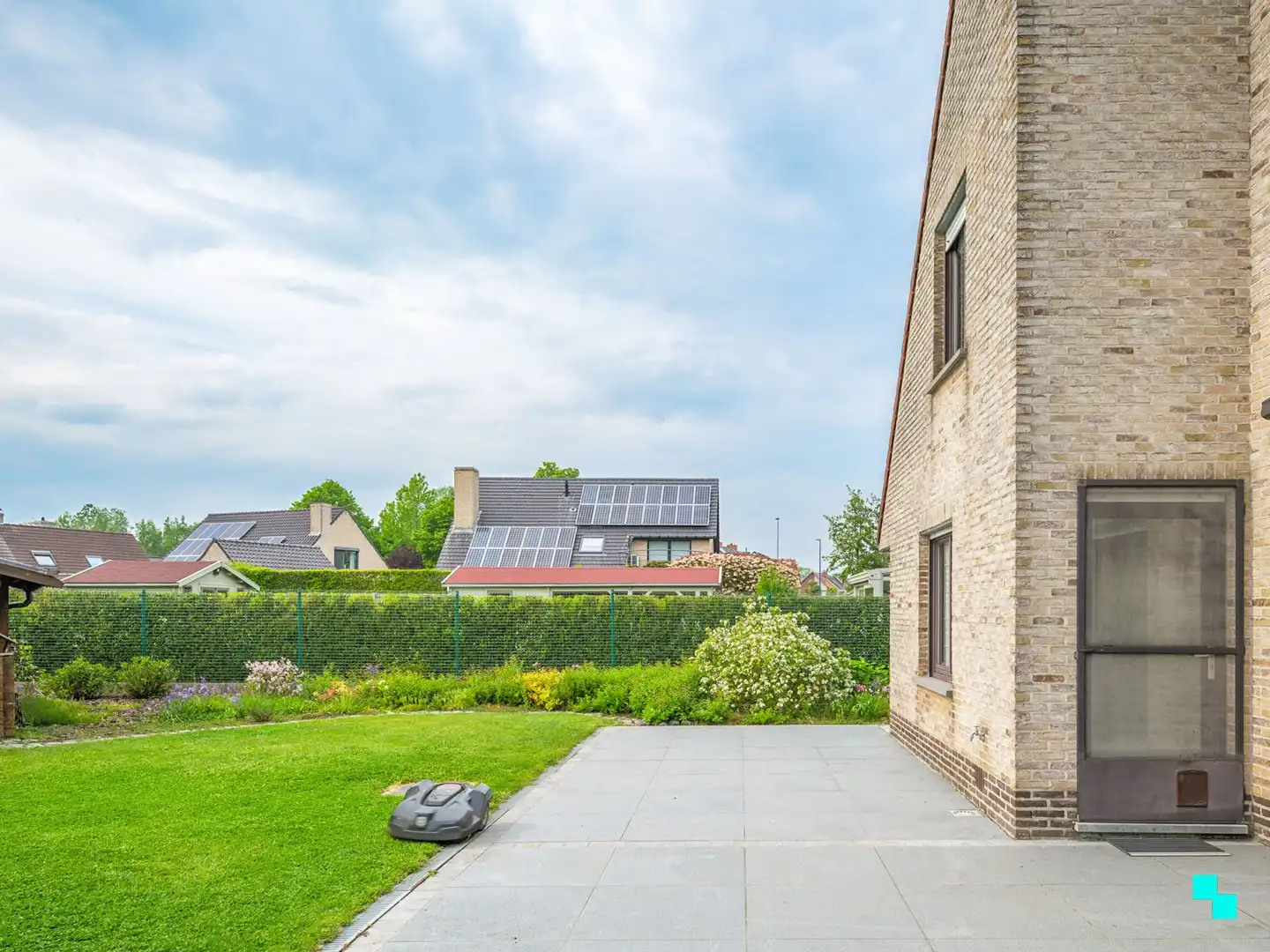 Uitzonderlijk ruime villa in rustige woonwijk foto 23