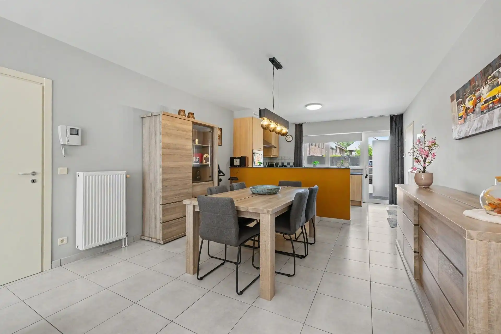 Instapklaar gelijkvloers appartement met twee slaapkamers en autostaanplaats (96 m2) foto 4