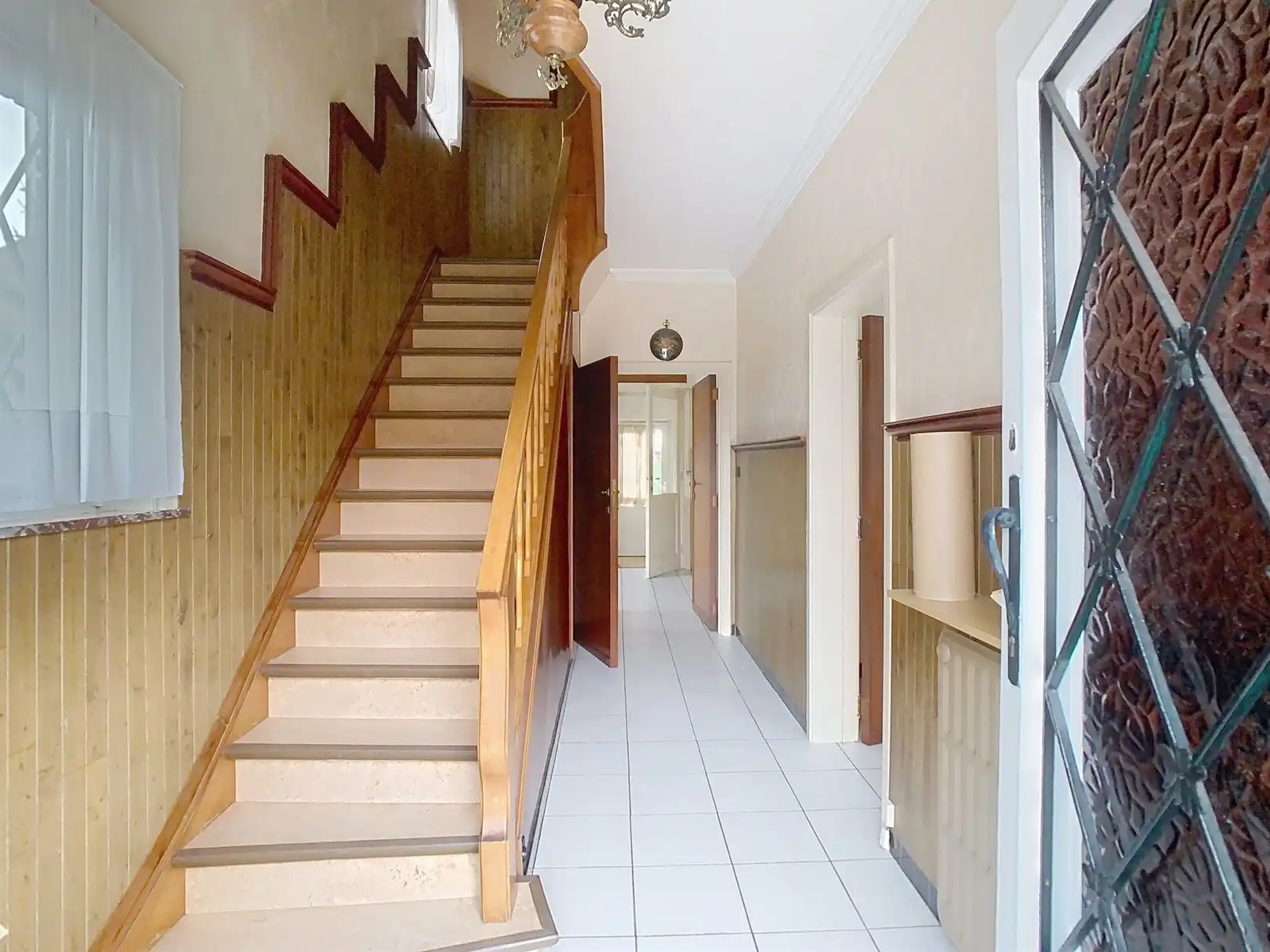 Mooi te renoveren 3-gevel woning!! foto 7