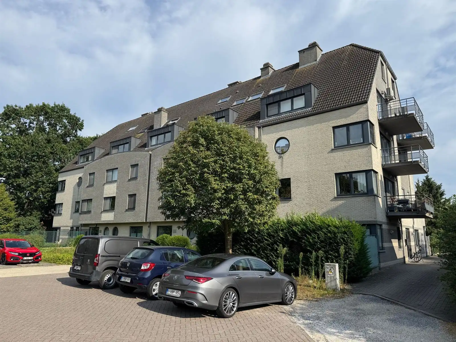 Gelijkvloers appartement foto {{pictureIndex}}