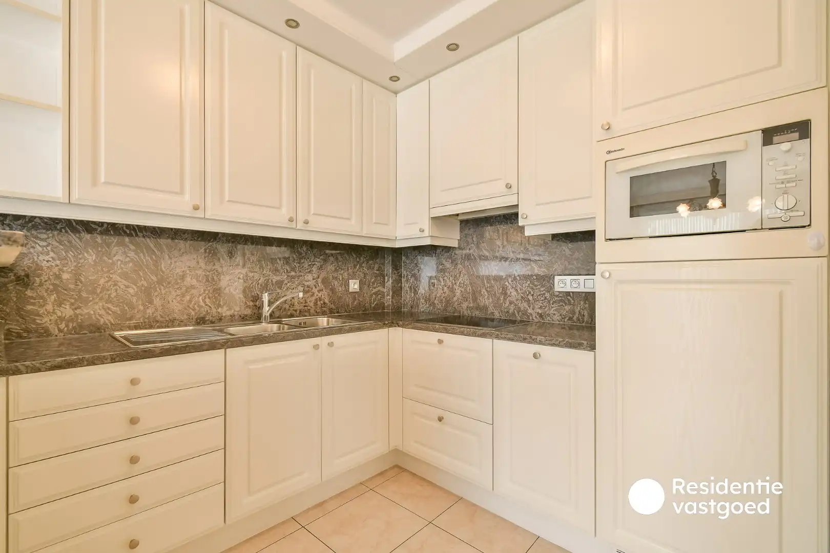 Centraal gelegen appartement! foto 5