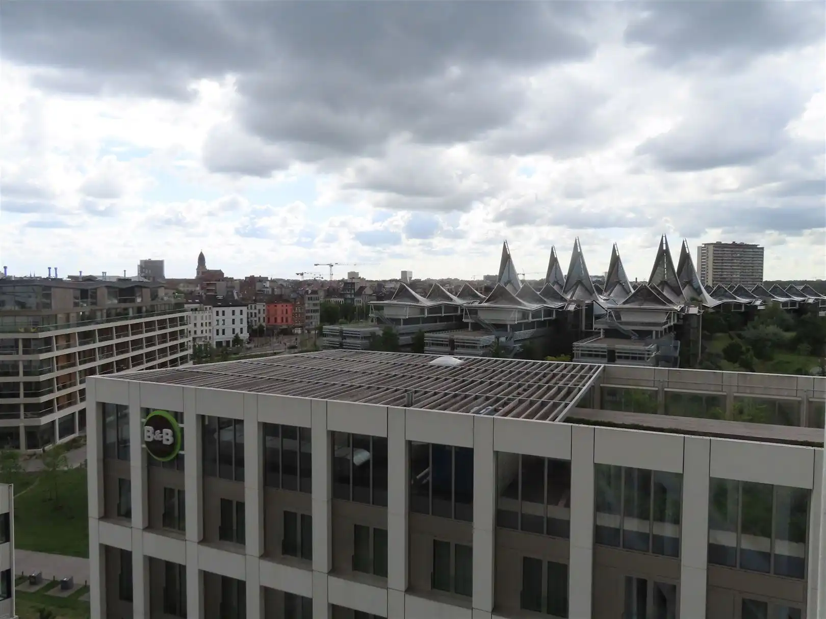 Gemeubelde studio met terras op het Nieuw Zuid!   foto 17