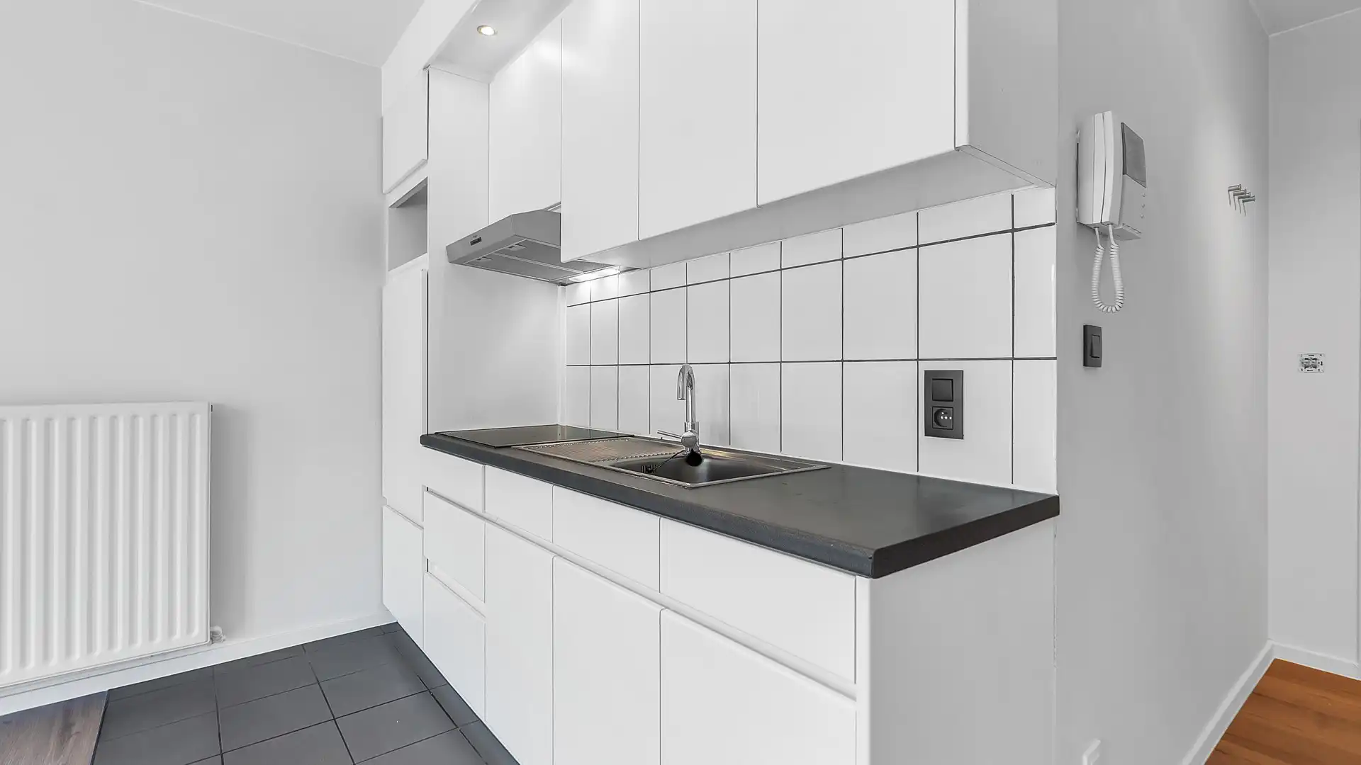 Instapklaar appartement met garage in Genk foto 5