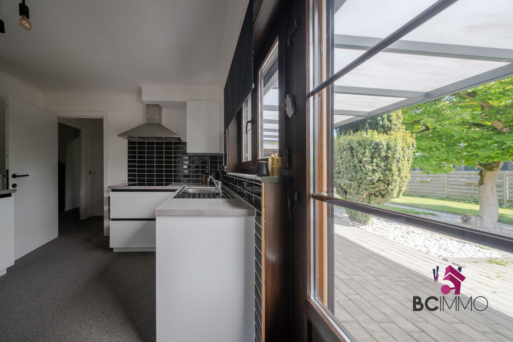 Gerenoveerde gelijkvloerse woning met 3 slaapkamers foto 5