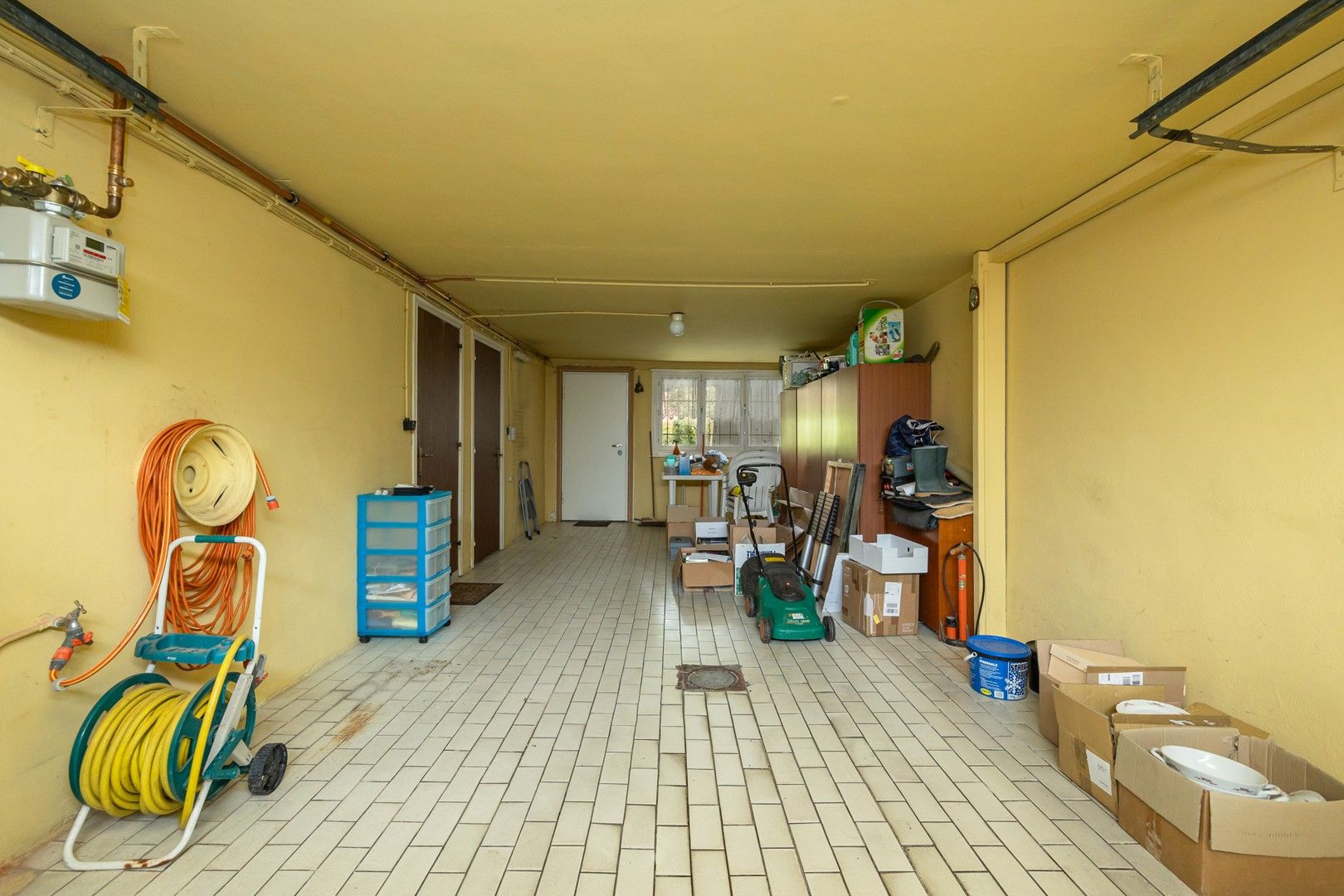 EENGEZINSWONING MET TUIN foto 17