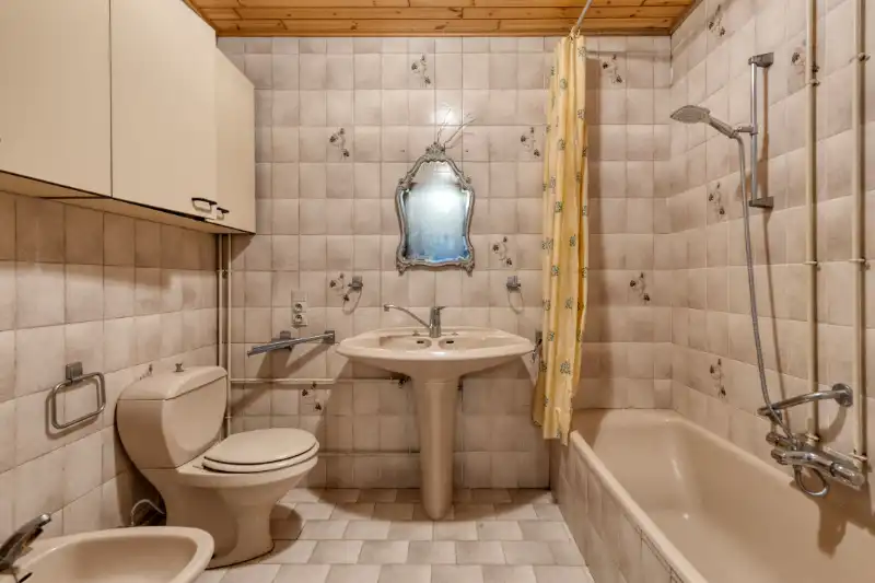 Bijzonder ruime woning met garage voor 3 wagens en ateliermogelijkheden foto 12