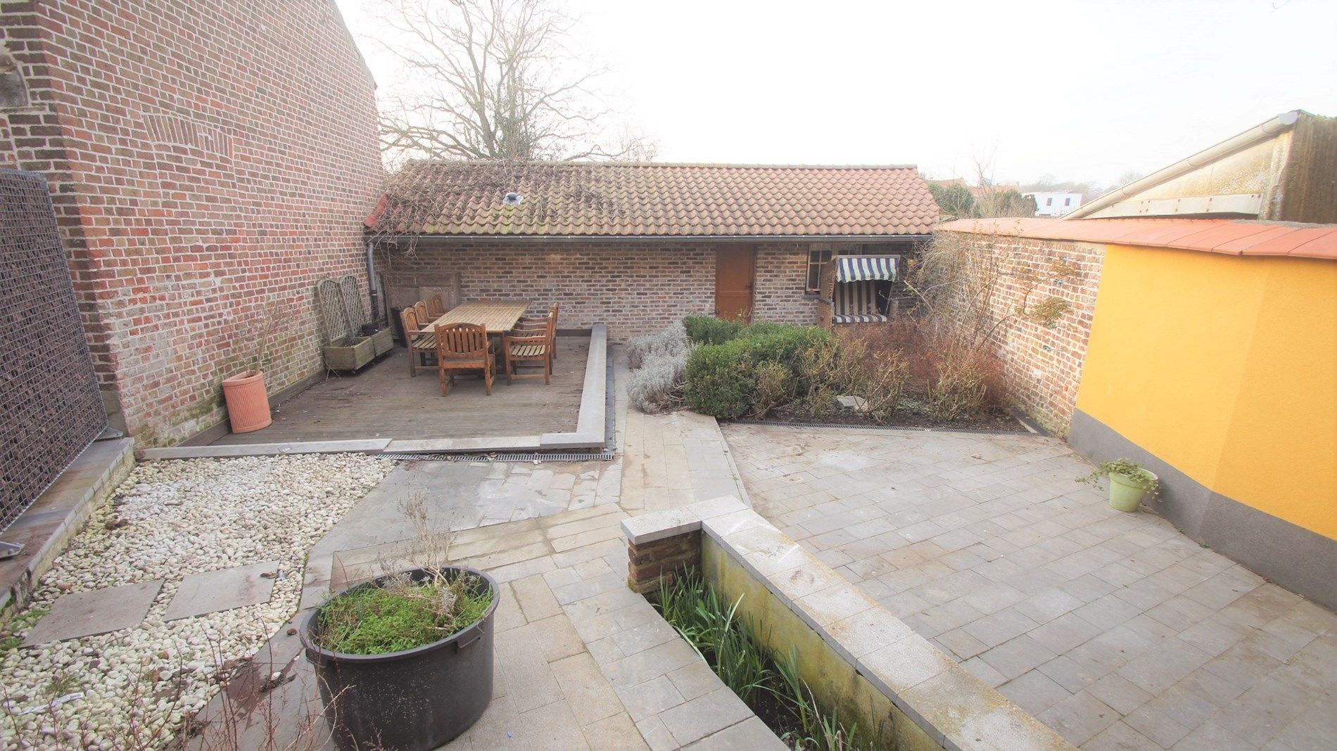 Mooi gelegen woning met tuin/terras, 2 slpks en garage foto 2