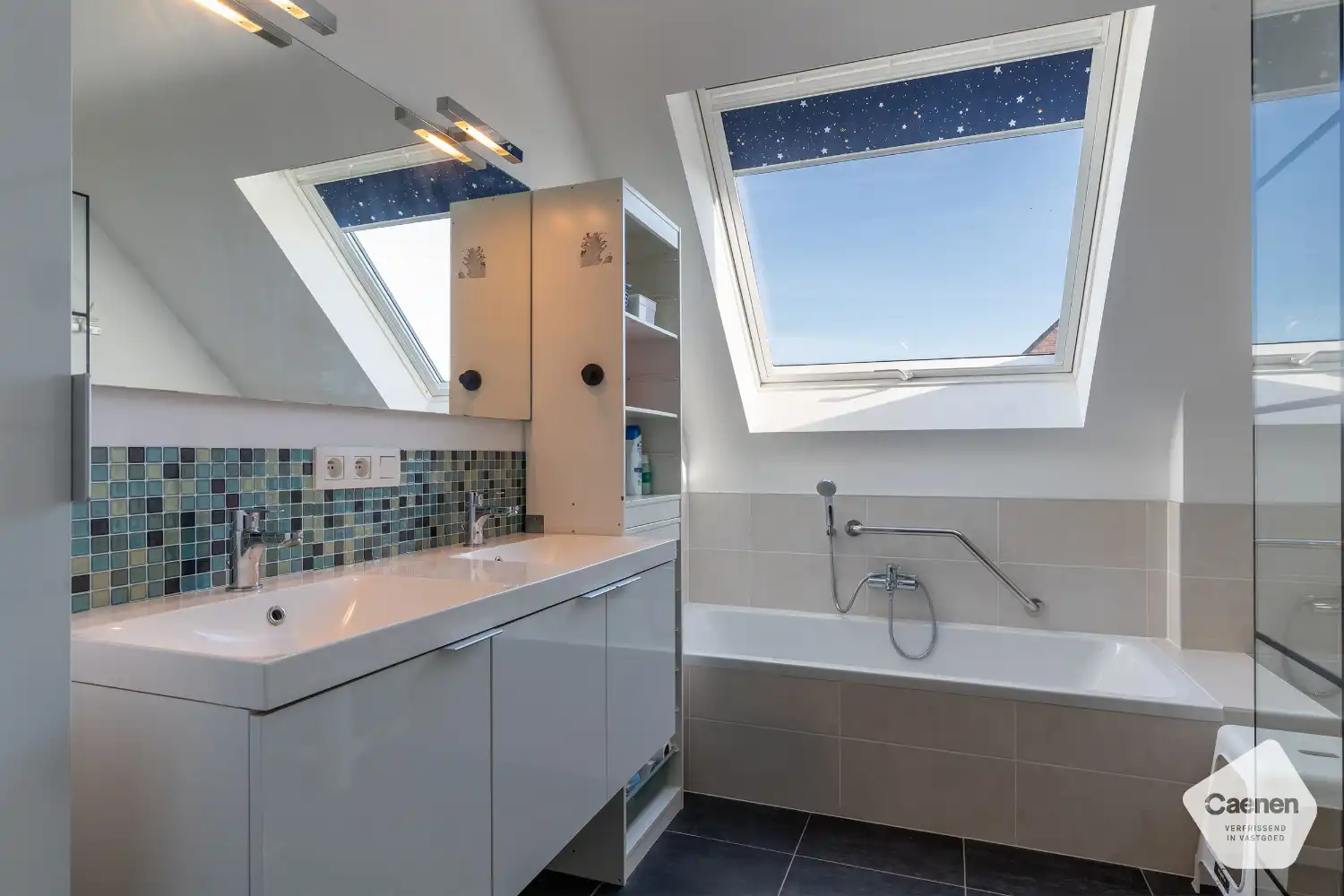 Recente instapklare woning ( bouwjaar 2021) op unieke & idyllische ligging met 3 slaapkamers en carport. foto 8