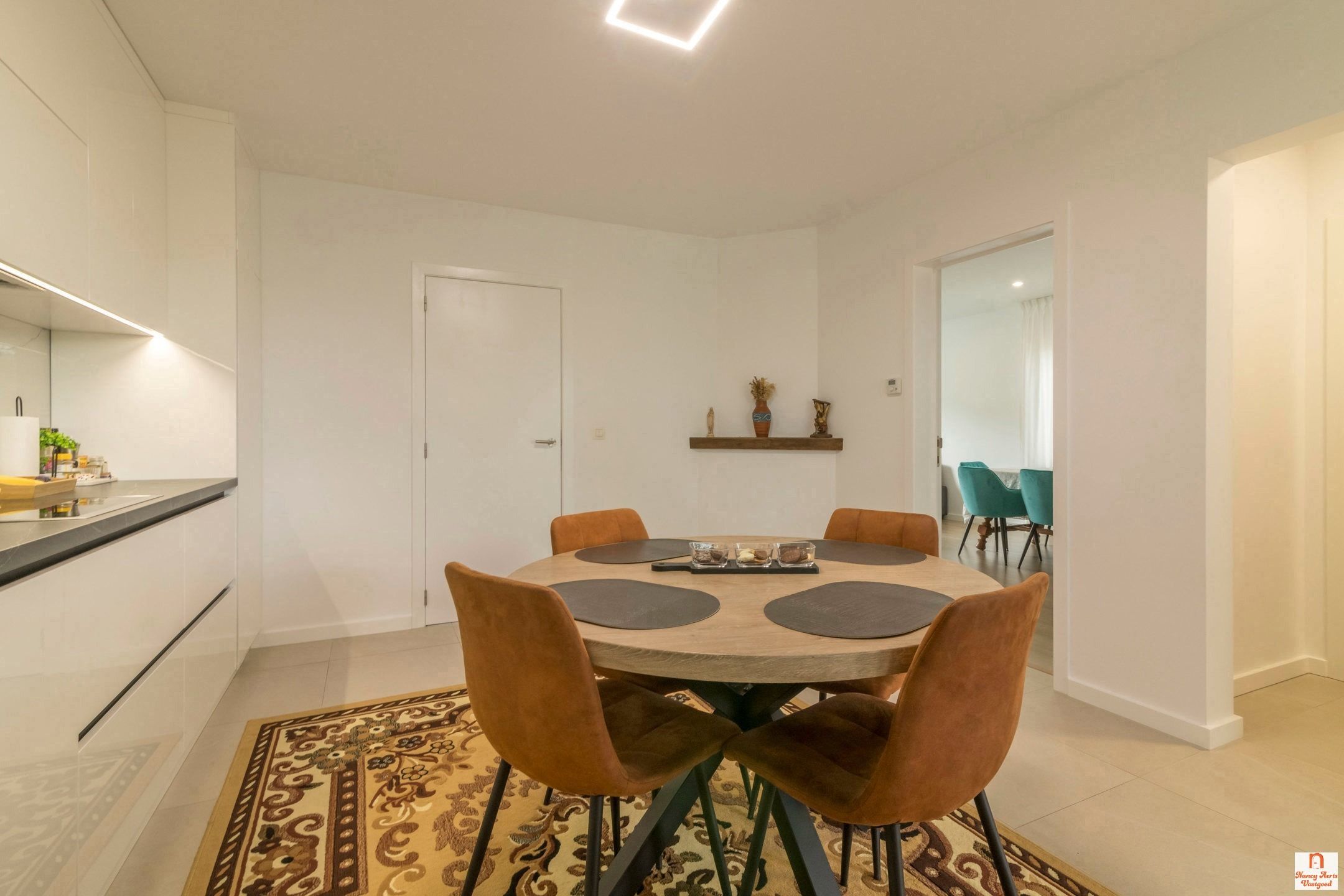 Grondig gerenoveerde splitlevelwoning in een rustige straat foto 13