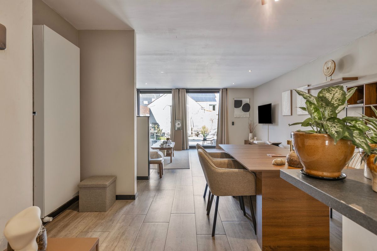 AANTREKKELIJKE woning in het hartje van Dudzele met 3 slaapkamers en tuintje foto {{pictureIndex}}