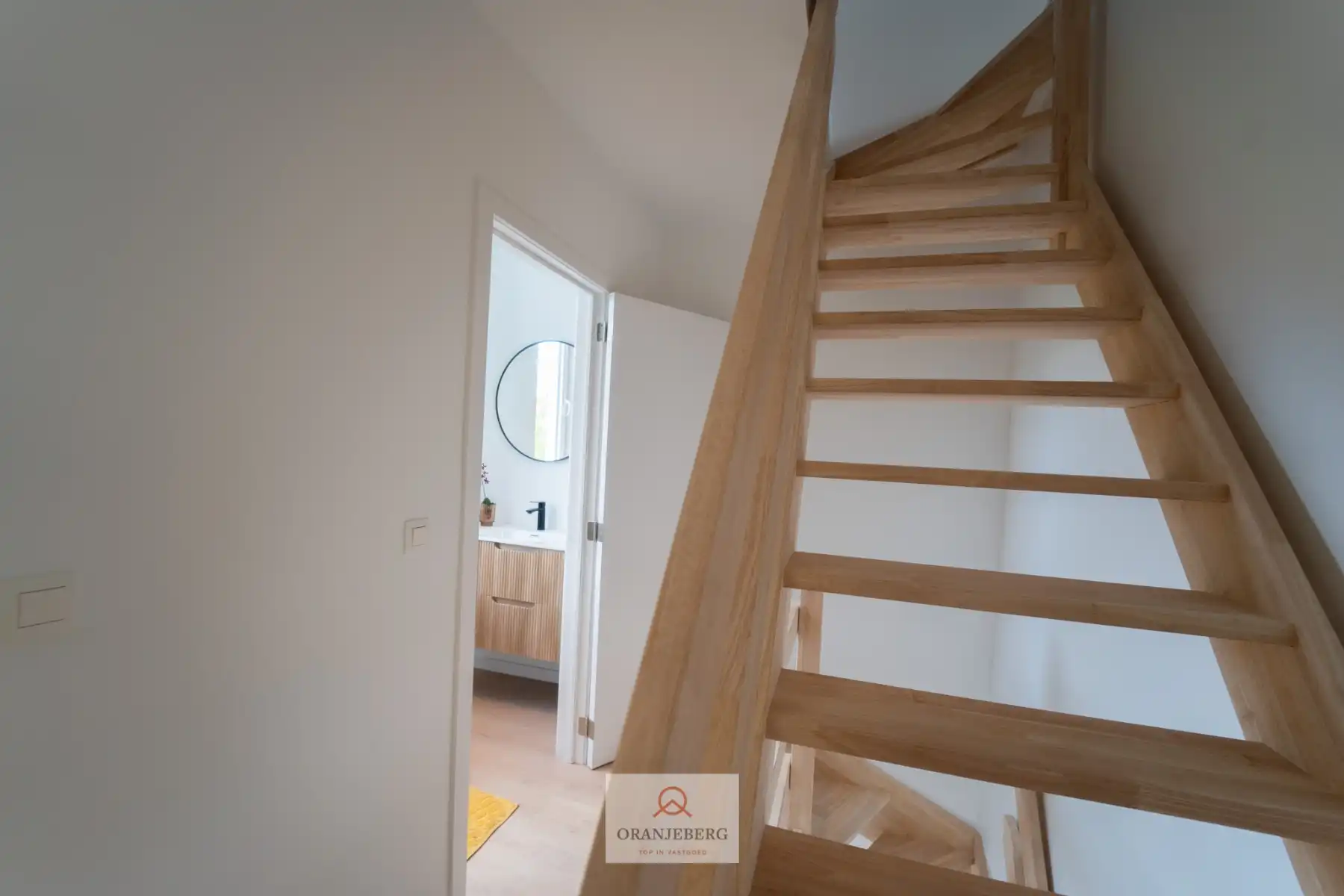 Lichtrijke gerenoveerde woning foto 16