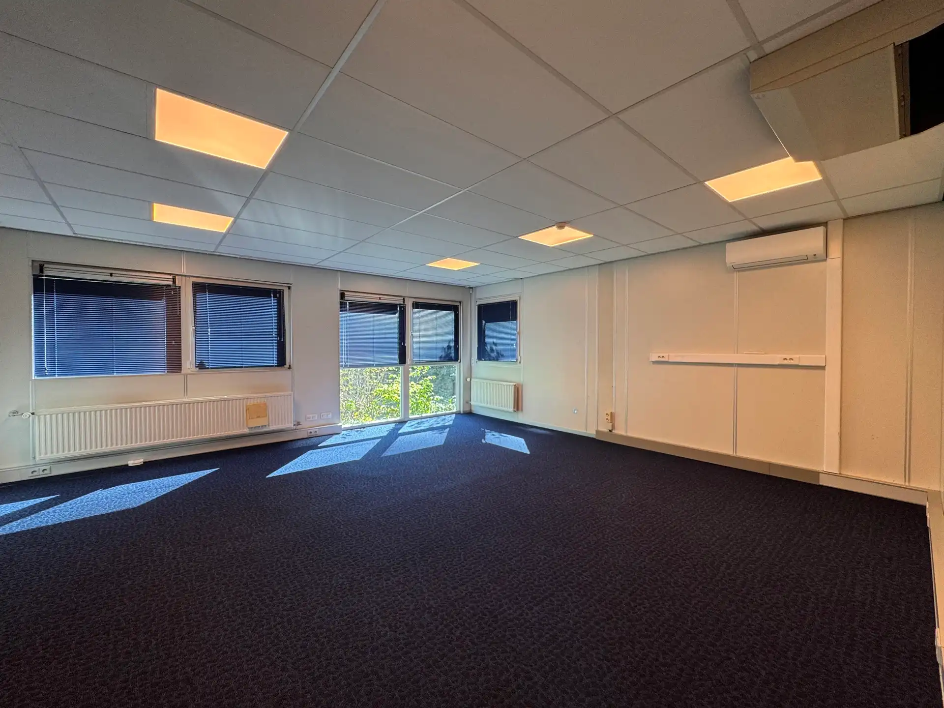 Kantoorgebouw met potentieel op de transportzone te Meer foto 4