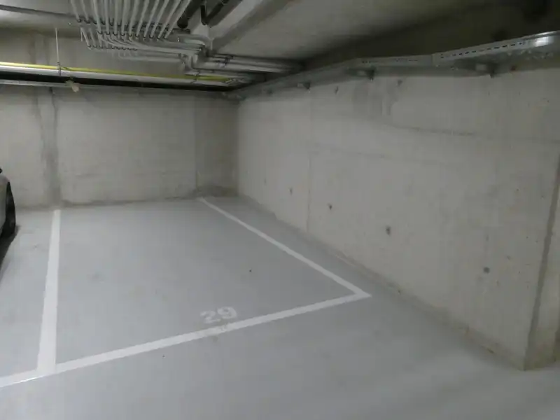 Ondergrondse parkeerplaats te huur op Kolonel Dusartplein in Hasselt foto {{pictureIndex}}
