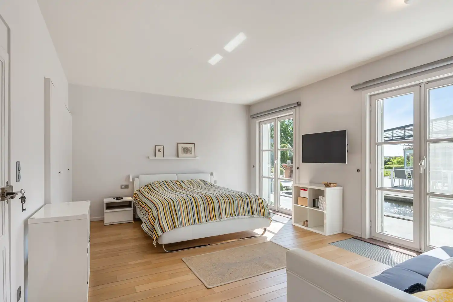 Woning met aparte praktijkruimte(opslagruimte) op strategisch gelegen locatie, instapklaar en energiezuinig! foto 8