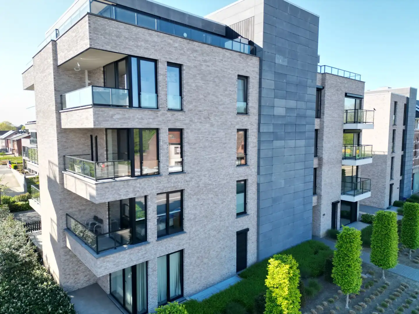 MODERN APPARTEMENT MET 2 SLPKS TE HUUR - MAASMECHELEN foto 2