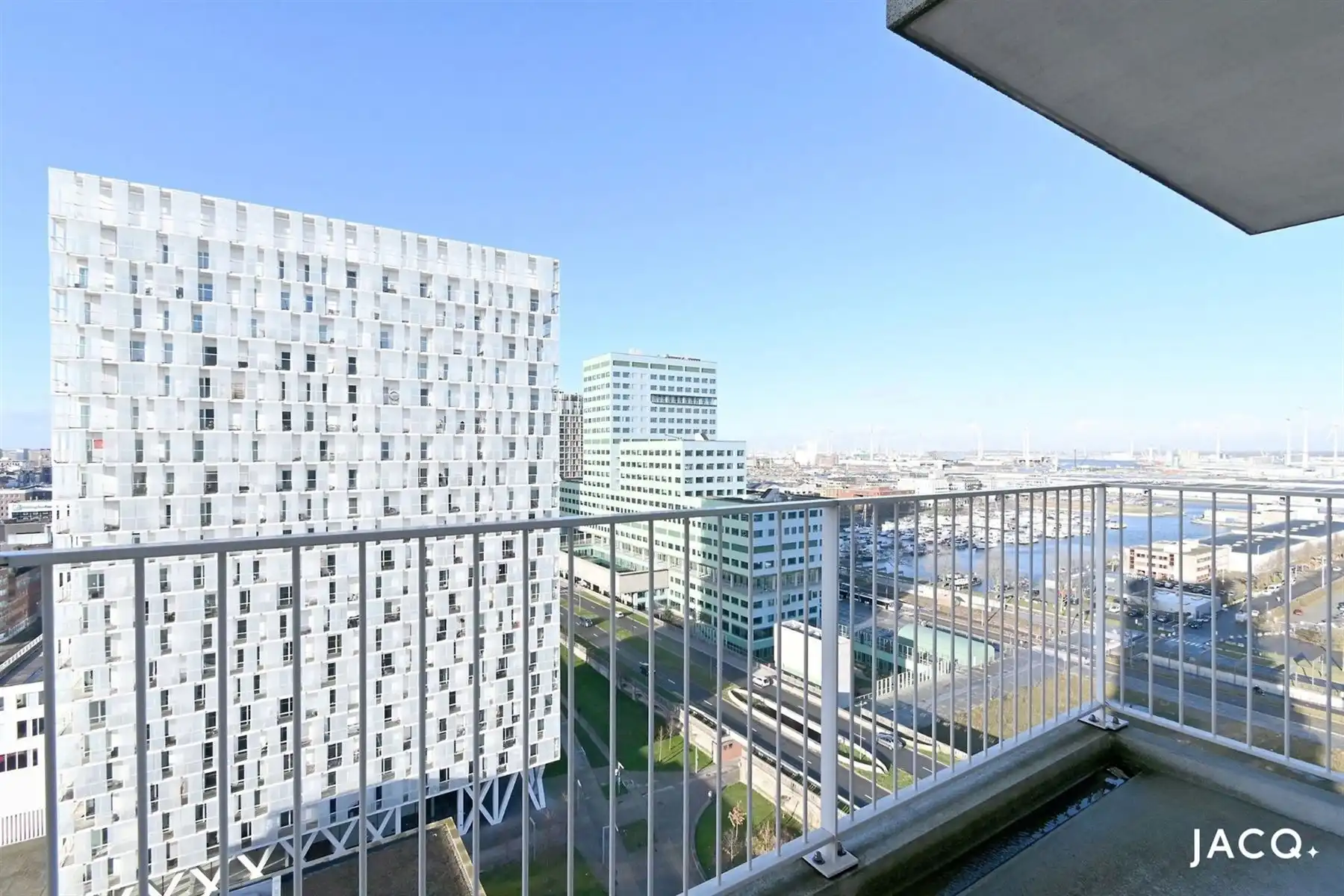 Recent lichtrijk appartement te Antwerpen! foto 11