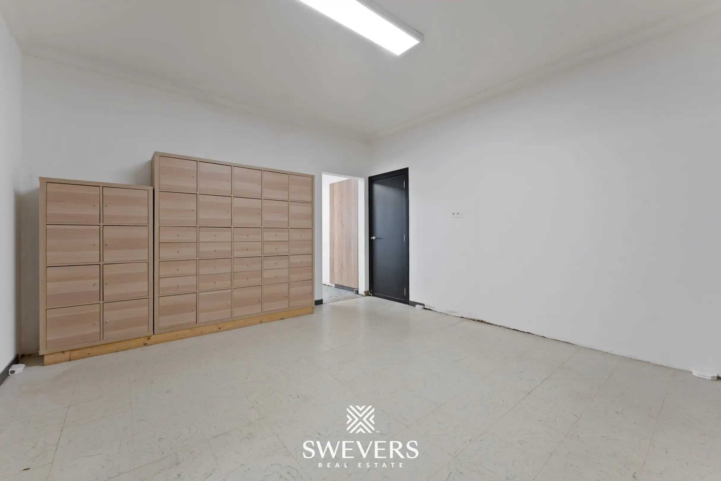 Imposant handelspand met veel bergruimte te Nieuwerkerken foto 15