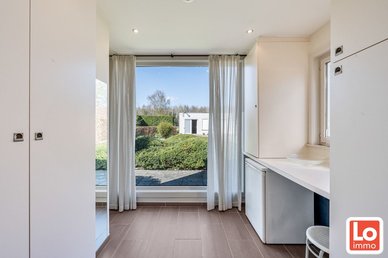 Prachtige eigendom op 1774m² met ruime garage/magazijn en 5 slaapkamers foto 12