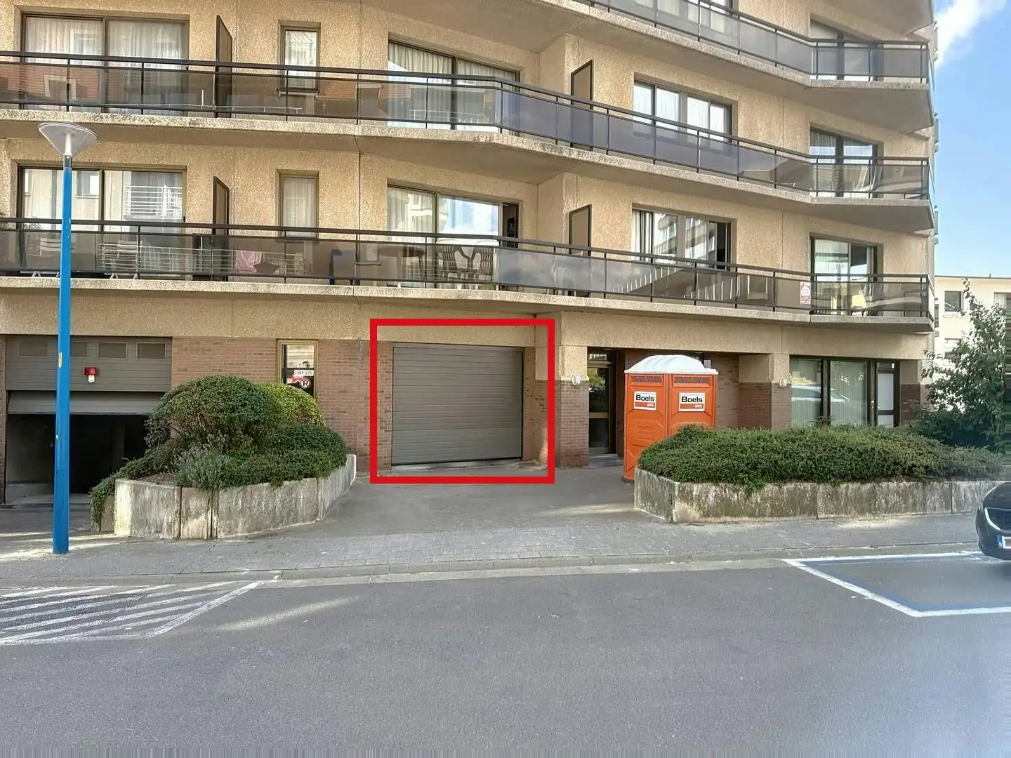 Gelijkvloers appartement met ruime garage in centrum Sint-Idesbald foto 3