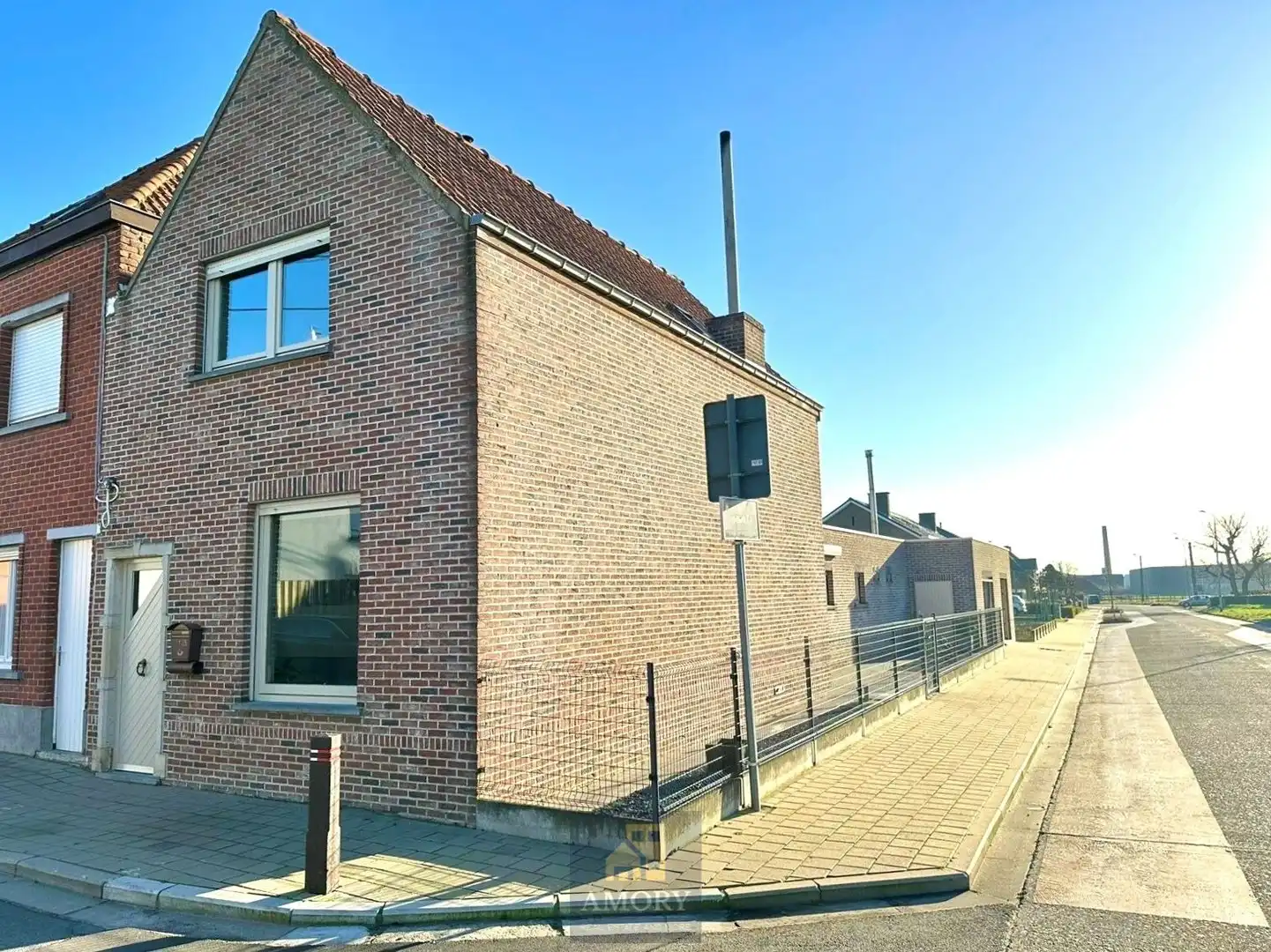 Halfopen woning met dubbele garage foto 17