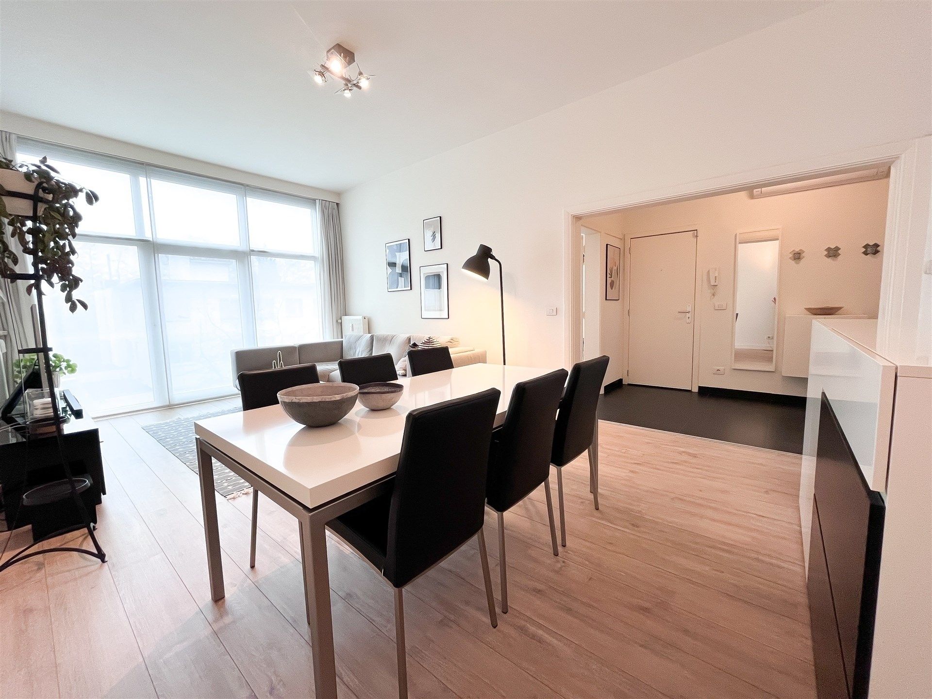 Licht en ruim appartement met hoge plafonds (3,10 m)! foto 6