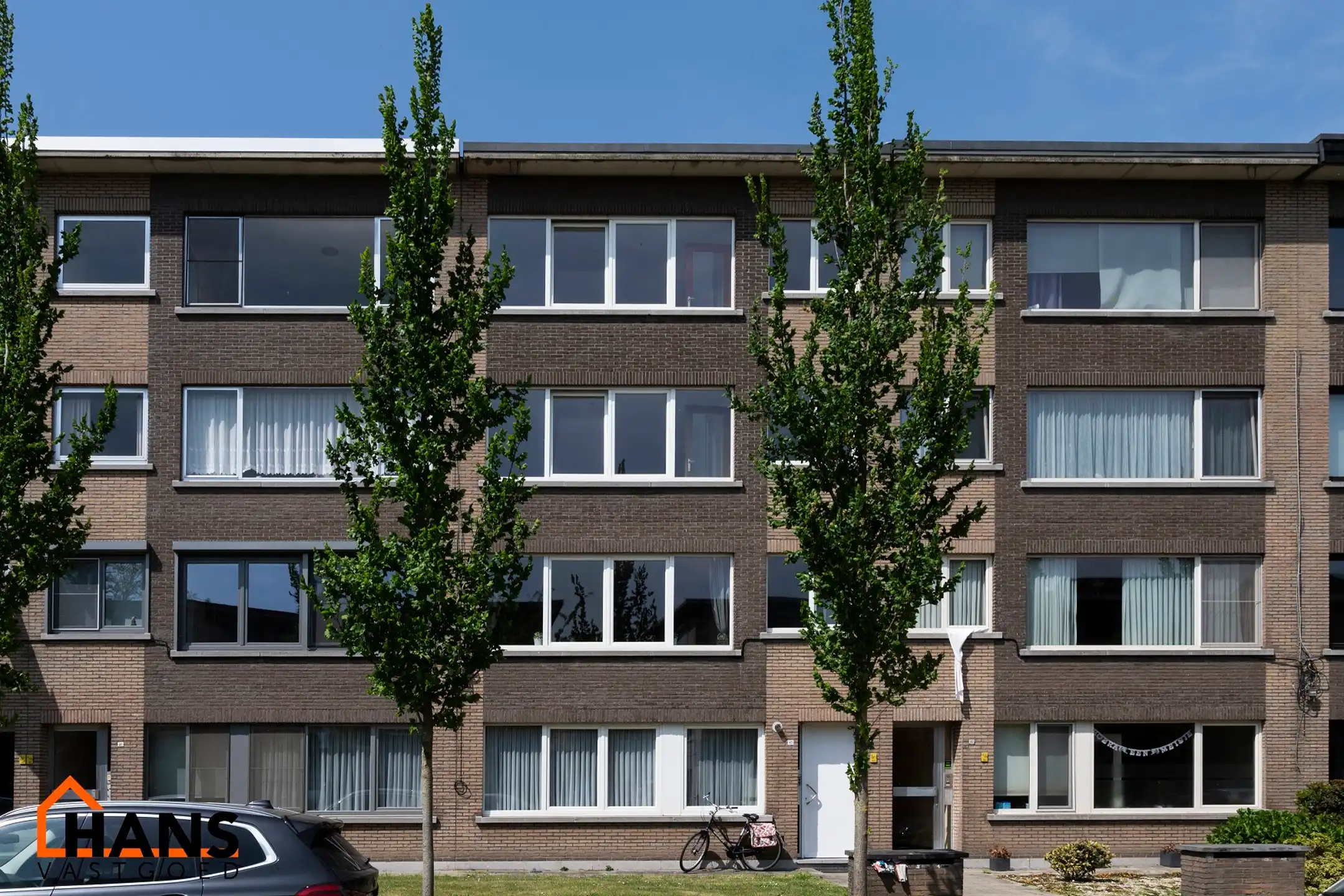 2 slaapkamerappartement met garage. foto {{pictureIndex}}