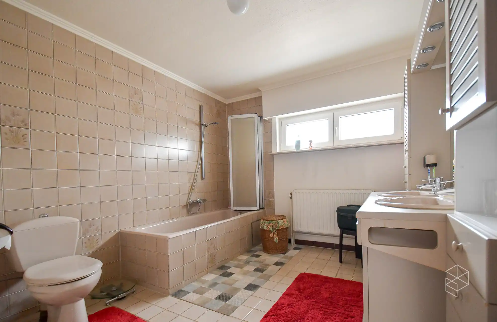 Ruime woning met grote tuin te Oostkamp foto 16