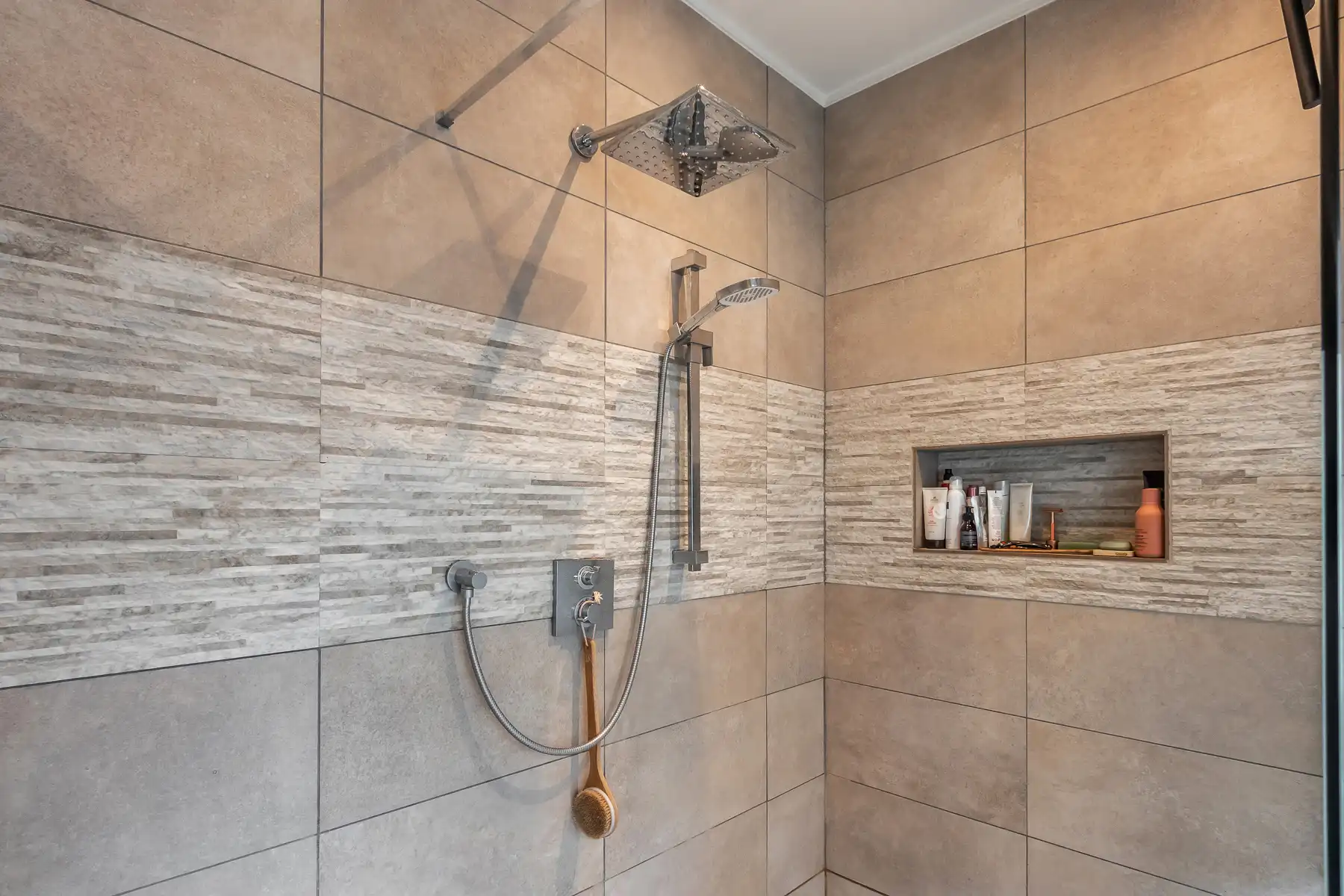 Ruime, gerenoveerde gezinswoning met 3 slaap- en 2 badkamers foto 26