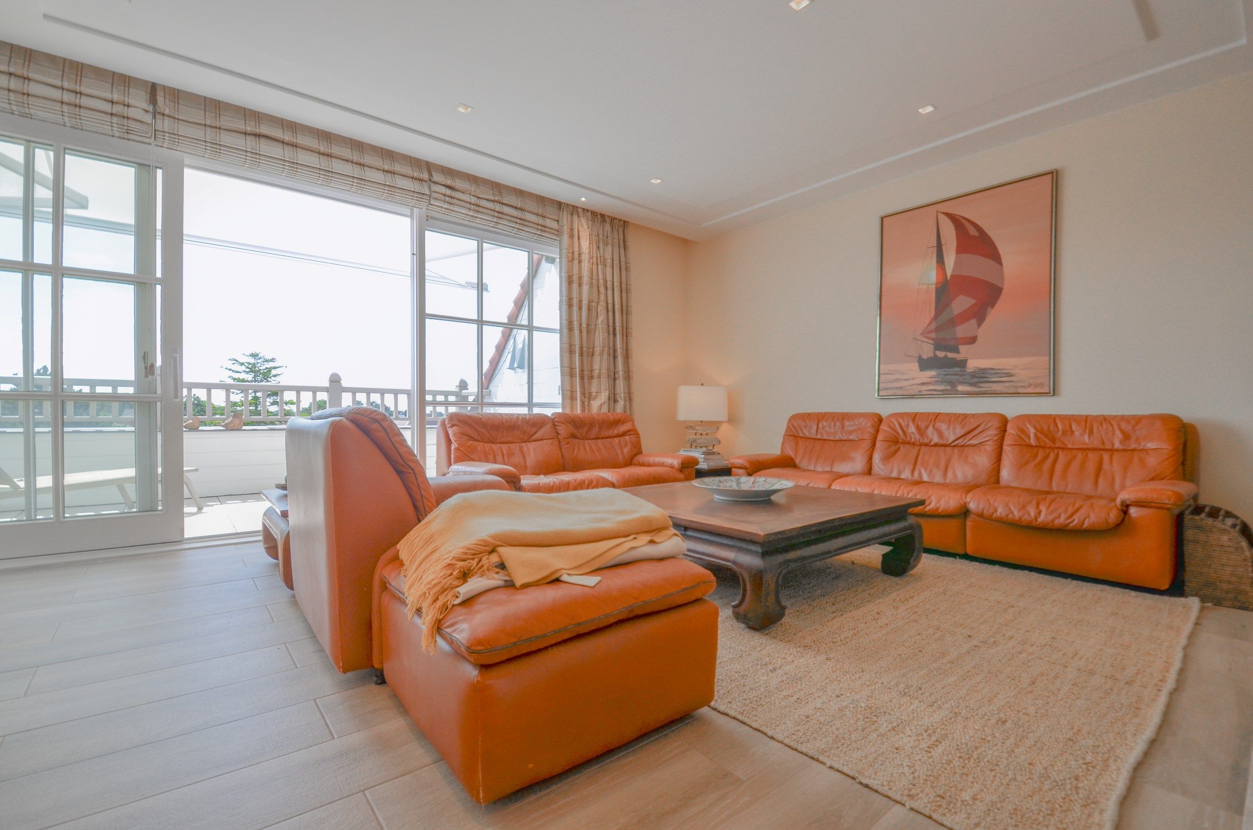 Stijlvol duplexappartement met zonnige terrassen en open zicht op de villa’s van het Zoute. foto 3