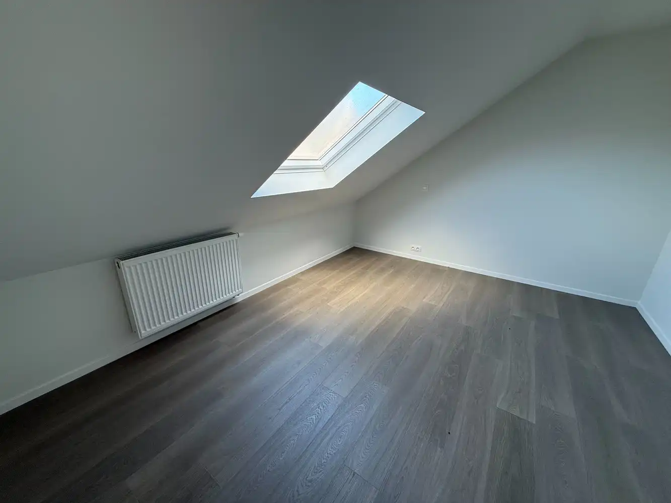 Ruim duplex nieuwbouwappartement met 2 slaapkamers én parkeerplaats! foto 7