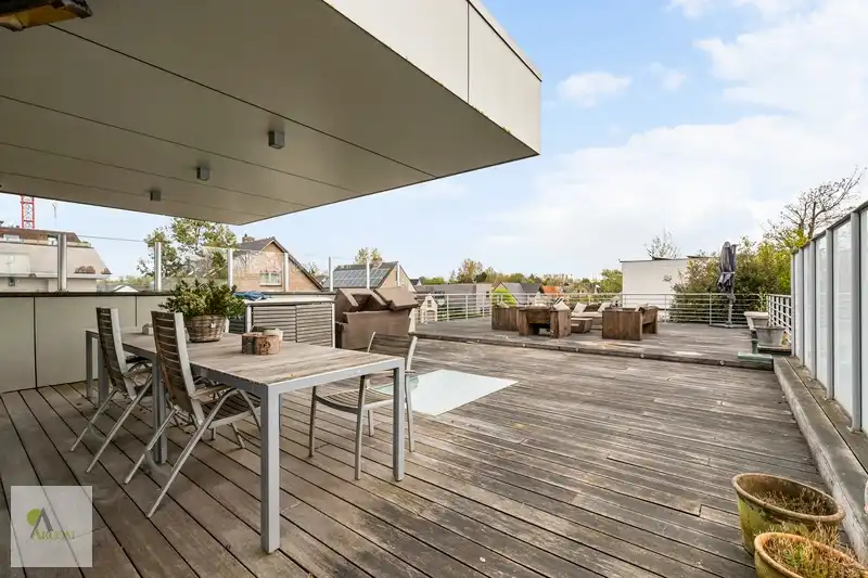 Praktijkruimte  + zeer grote private woning foto 5